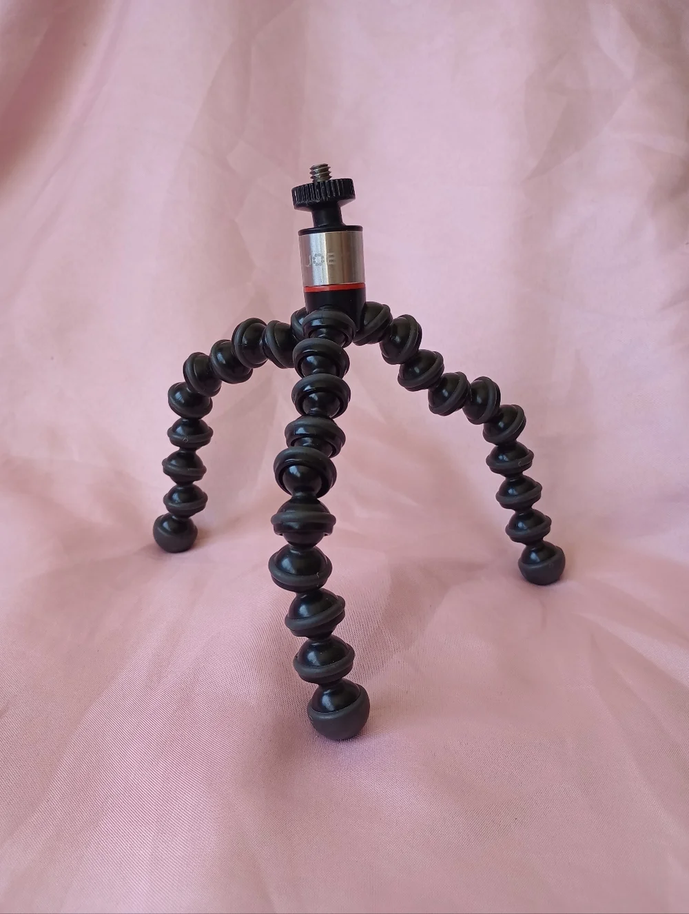JOBY GorillaPod 325: A Compact, Flexible Tripod for Compact Cameras and Devices
